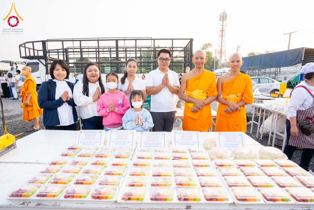 ภาพ No.296692:วันที่ 18 มกราคม พ.ศ. 2569 พิธีถวายภัตตาหารเป็นสังฆทาน แด่พระธรรมยาตรา ณ วัดโบสถ์บน ต.บางคูเวียง จ.นนทบุรี อนุสรณ์สถานลำดับที่ 4 สถานที่เกิดด้วยกายธรรม ในโครงการธรรมยาตรา กตัญญูบูชา มหาปูชนียาจารย์ พระมงคลเทพมุนี(สด จนฺทสโร) พระผู้ปราบมาร อนุสรณ์สถาน 7 แ