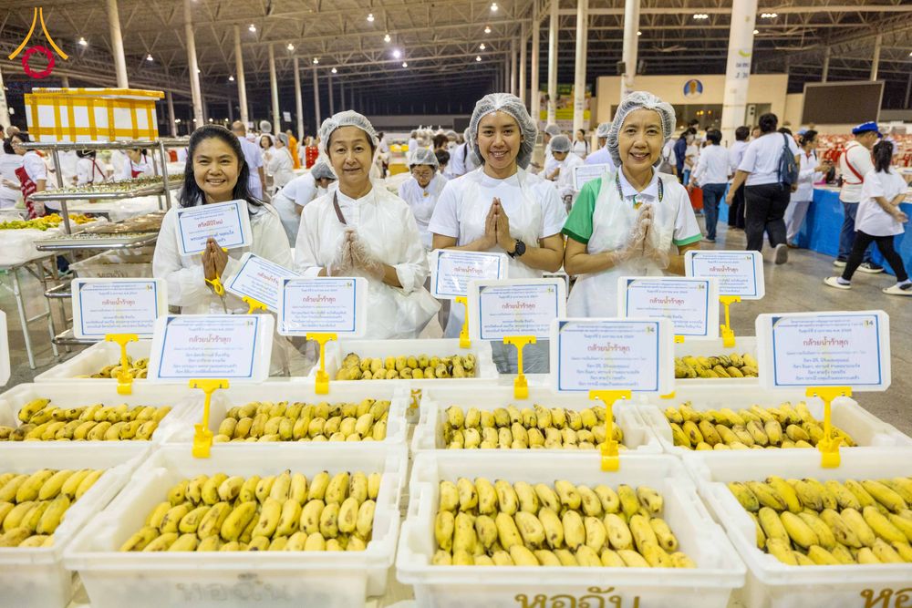 ภาพ No.279124:วันที่ 2 มกราคม พ.ศ.2569 พิธีถวายภัตตาหารเป็นสังฆทาน แด่พระธรรมยาตรา ณ วัดพระธรรมกาย ปทุมธานี ในโครงการธรรมยาตรา กตัญญูบูชา มหาปูชนียาจารย์ พระมงคลเทพมุนี(สด จนฺทสโร) พระผู้ปราบมาร อนุสรณ์สถาน 7 แห่ง ปีที่ 14