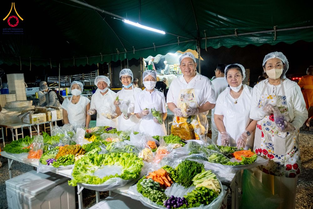 ภาพ No.300952:วันที่ 23 มกราคม พ.ศ. 2569 พิธีถวายภัตตาหารเป็นสังฆทาน แด่พระธรรมยาตรา ณ อนุสรณ์สถานบางปลา วัดบางปลา อำเภอบางเลน จังหวัดนครปฐม ในโครงการธรรมยาตรา กตัญญูบูชา มหาปูชนียาจารย์ พระมงคลเทพมุนี(สด จนฺทสโร) พระผู้ปราบมาร อนุสรณ์สถาน 7 แห่ง ปีที่ 14