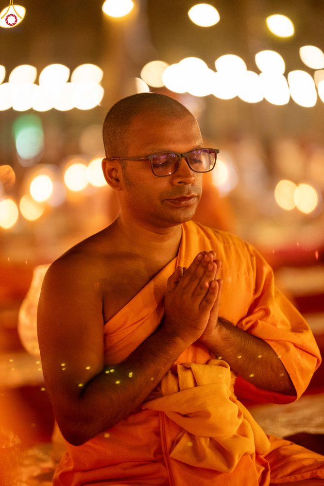 ภาพ No.290225:วันที่ 6 มกราคม พ.ศ. 2569 พิธีจุดประทีปถวายเป็นพุทธบูชา และบูชาธรรมมหาปูชนียาจารย์ (ภาพชุดที่ 2) ณ อนุสรณ์สถานมหาวิหารพระมงคลเทพมุนี (โลตัสแลนด์) อ.สองพี่น้อง จ.สุพรรณบุรี ในโครงการธรรมยาตรา กตัญญูบูชา มหาปูชนียาจารย์ พระมงคลเทพมุนี(สด จนฺทสโร) พระผู้ปรา