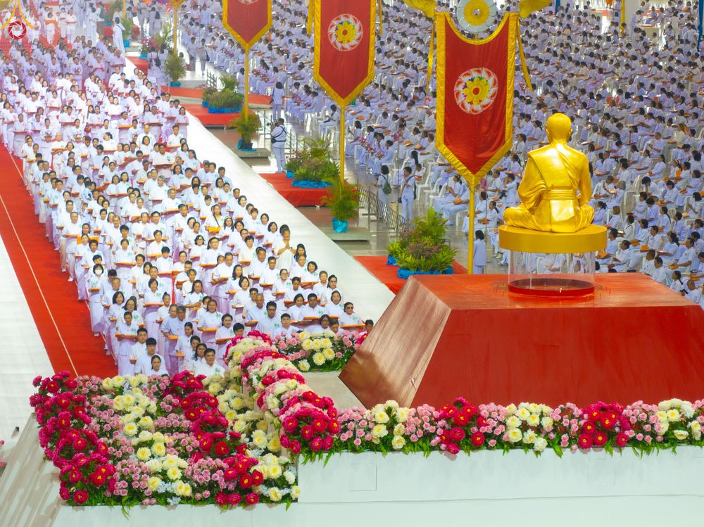 ภาพ No.318431:วันอาทิตย์ต้นเดือนที่ 5 เมษายน พ.ศ.2569 พิธีทอดผ้าป่าสมทบมหาสังฆทาน 40,000 กว่าวัดทั่วประเทศ ณ สภาธรรมกายสากล วัดพระธรรมกาย