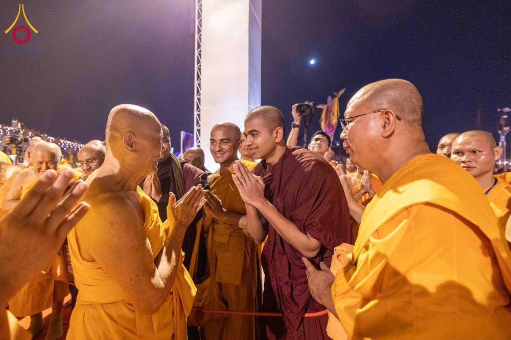 ภาพ No.312458:วันอังคารที่ 3 มีนาคม พ.ศ.2569 พิธีเวียนประทักษิณและจุดมาฆประทีป (ภาพชุดที่ 2) ณ ลานธรรมพระมหาธรรมกายเจดีย์ วัดพระธรรมกาย