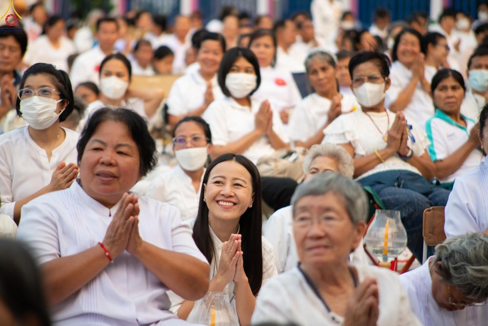 ภาพ No.296969:วันที่ 17 มกราคม พ.ศ. 2569 พิธีจุดประทีปถวายเป็นพุทธบูชา และบูชาธรรมมหาปูชนียาจารย์  ณ วัดโบสถ์บน ต.บางคูเวียง จ.นนทบุรี อนุสรณ์สถานลำดับที่ 4 สถานที่เกิดด้วยกายธรรม ในโครงการธรรมยาตรา กตัญญูบูชา มหาปูชนียาจารย์ พระมงคลเทพมุนี(สด จนฺทสโร) พระผู้ปราบมาร อ