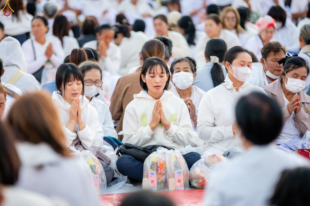 ภาพ No.302557:วันที่ 24 มกราคม พ.ศ. 2569 พิธีตักบาตรพระธรรมยาตรา ณ อนุสรณ์สถานลำดับที่ 5 สถานที่เผยแผ่วิชชาธรรมกายครั้งแรก อนุสรณ์สถานบางปลา วัดบางปลา อำเภอบางเลน จังหวัดนครปฐม ในโครงการธรรมยาตรา กตัญญูบูชา มหาปูชนียาจารย์ พระมงคลเทพมุนี(สด จนฺทสโร) พระผู้ปราบมาร อนุส