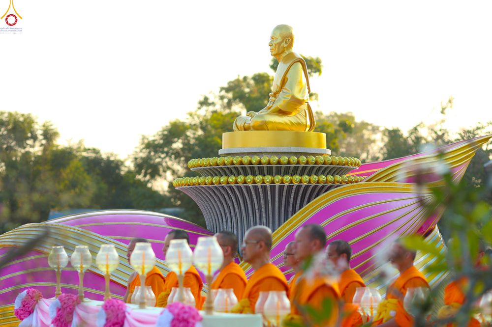 ภาพ No.293888:วันที่ 14 มกราคม พ.ศ. 2569 พิธีจุดประทีปถวายเป็นพุทธบูชา และบูชาธรรมมหาปูชนียาจารย์  ณ วัดสองพี่น้อง ต.ต้นตาล อ.สองพี่น้อง จ.สุพรรณบุรี ในโครงการธรรมยาตรา กตัญญูบูชา มหาปูชนียาจารย์ พระมงคลเทพมุนี(สด จนฺทสโร) พระผู้ปราบมาร อนุสรณ์สถาน 7 แห่ง ปีที่ 14