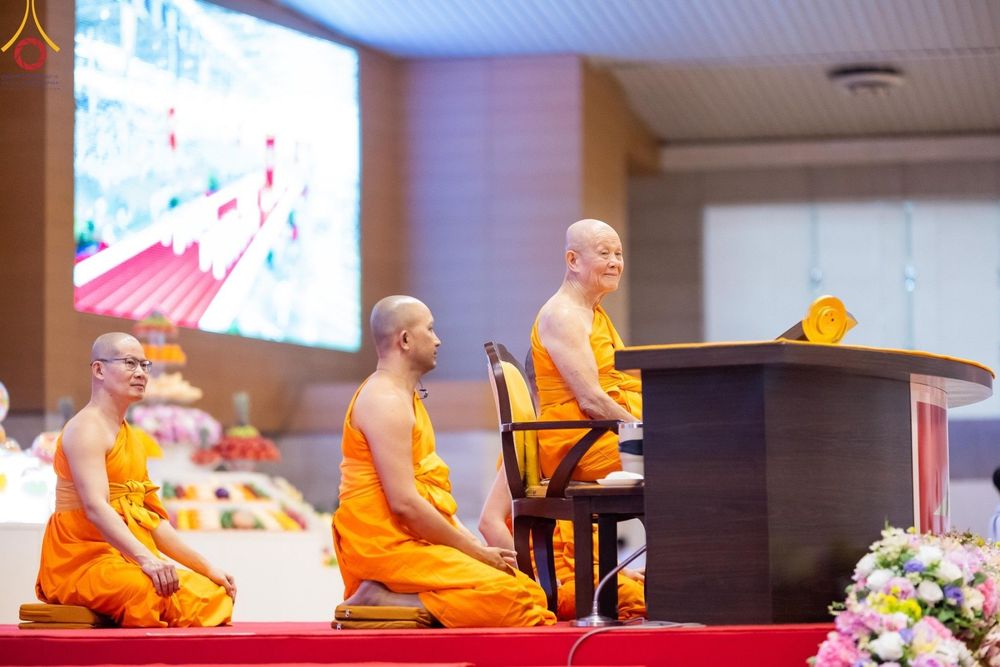 ภาพ No.178101:พิธีทอดผ้าป่าต้นสมบัติจักรพรรดิ ในวันอาทิตย์ที่ 1 ธันวาคม พ.ศ. 2567 ณ สภาธรรมกายสากล วัดพระธรรมกาย