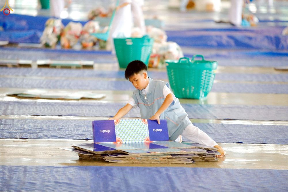 ภาพ No.263989:วันอาทิตย์ที่ 2 พฤศจิกายน พ.ศ. 2568 พิธีตักบาตรอาทิตย์ต้นเดือน ณ บ้านแก้วเรือนทองคุณยายฯ วัดพระธรรมกาย