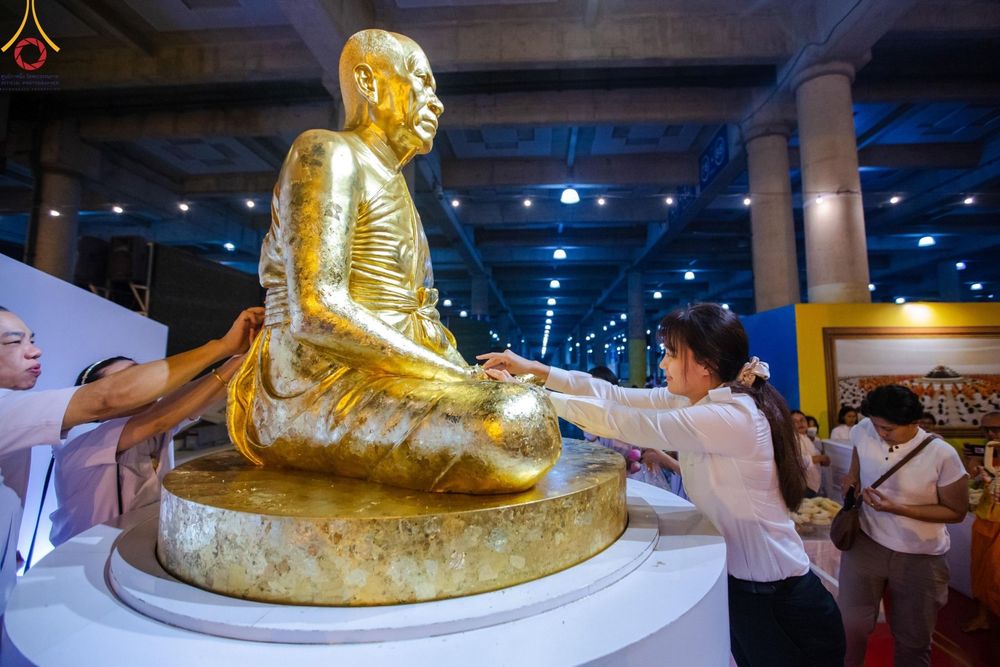 ภาพ No.154944:พิธีจุดประทีป, พิธีฉลองชัยสวดมนต์บทธัมมจักกัปปวัตนสูตร ณ มหารัตนวิหารคด วัดพระธรรมกาย วันอังคารที่ 17 กันยายน พ.ศ. 2567