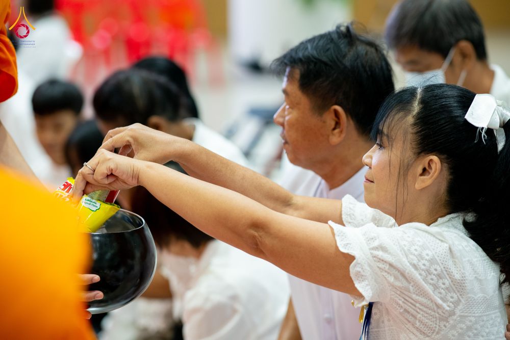 ภาพ No.322890:วันเสาร์ที่ 18 เมษายน พ.ศ. 2569 ตักบาตรฉลองพระใหม่ โครงการอุปสมบทหมู่ธรรมทายาท ระดับอุดมศึกษา รุ่นที่ 53 ภาคฤดูร้อน  ณ ฟ้องปฏิบัติธรรม ชั้นลอย 1/2 มหารัตนวิหารคด คอร์ 13 วัดพระธรรมกาย