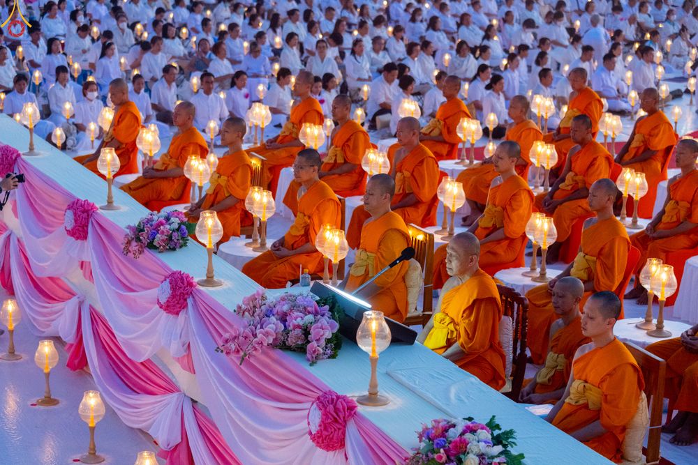 ภาพ No.302230:วันที่ 23 มกราคม พ.ศ. 2569 พิธีจุดประทีปธรรมถวายเป็นพุทธบูชา (ภาพชุดที่ 2) และบูชาธรรมมหาปูชนียาจารย์  ณ อนุสรณ์สถานลำดับที่ 5 สถานที่เผยแผ่วิชชาธรรมกายครั้งแรก อนุสรณ์สถานบางปลา วัดบางปลา อำเภอบางเลน จังหวัดนครปฐม ในโครงการธรรมยาตรา กตัญญูบูชา มหาปูชนีย