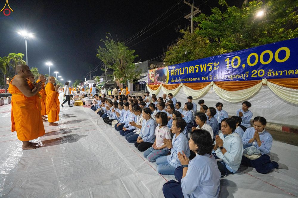 ภาพ No.282443:วันที่ 19 -20 ธันวาคม พ.ศ.2568 เบื้องหลังความสำเร็จ ของการจัดงานตักบาตร พระ 10,000 รูป Skywalk กาญจนบุรี
