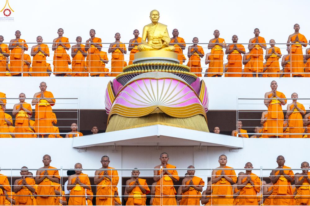 ภาพ No.300035:วันที่ 22 มกราคม พ.ศ.2569 พระธรรมยาตราปฏิบัติธรรม และถ่ายภาพหมู่ประวัติศาสตร์ ณ อาคารธรรมยาตรา กตัญญูบูชามหาปูชนียาจารย์  ตรงข้ามวัดปากน้ำภาษีเจริญ จ.กรุงเทพมหานคร ในโครงการธรรมยาตรา กตัญญูบูชา มหาปูชนียาจารย์ พระมงคลเทพมุนี(สด จนฺทสโร) พระผู้ปราบมาร อนุ