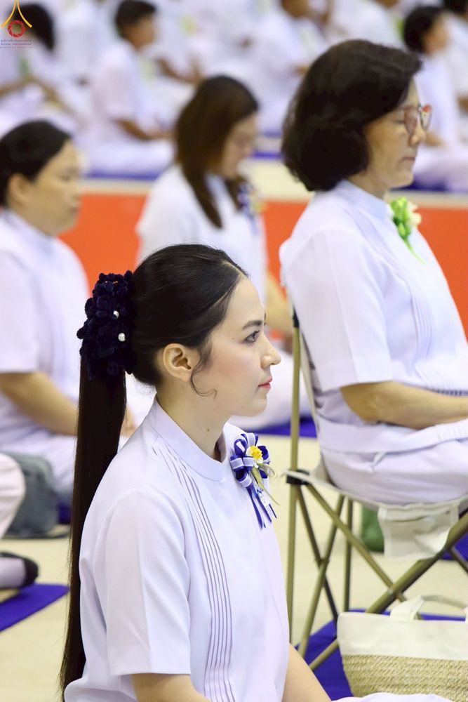 ภาพ No.233766:วันเสาร์ที่ 19 กรกฎาคม พ.ศ.2568 วันมหารำลึก ครั้งที่ 35 พิธีรำลึกถึงนักสร้างบารมี , พิธีสวดพระพุทธมนต์ , พิธีทอดผ้าบังสกุลและถวายไทยธรรม วัดพระธรรมกาย