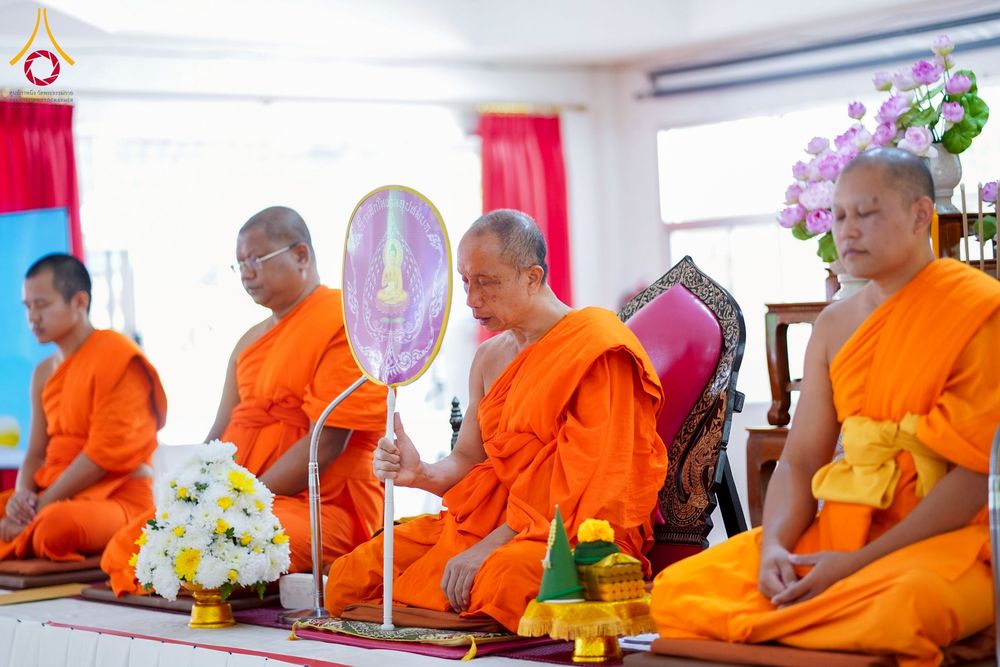 ภาพ No.275858:วันพุธที่ 3 ธันวาคม พ.ศ. 2568 พิธีบรรพชาอุปสมบท โครงการอุปสมบทบูชาธรรมมหาปูชนียาจารย์ ศูนย์อบรม : ศูนย์ส่งเสริมศีลธรรม จ.พะเยา ณ โบราณสถานพระธาตุจอมทอง และ โบสถ์กลางน้ำ วัดพระธาตุศรีโคมคำ อำเภอเมือง จังหวัดพะเยา