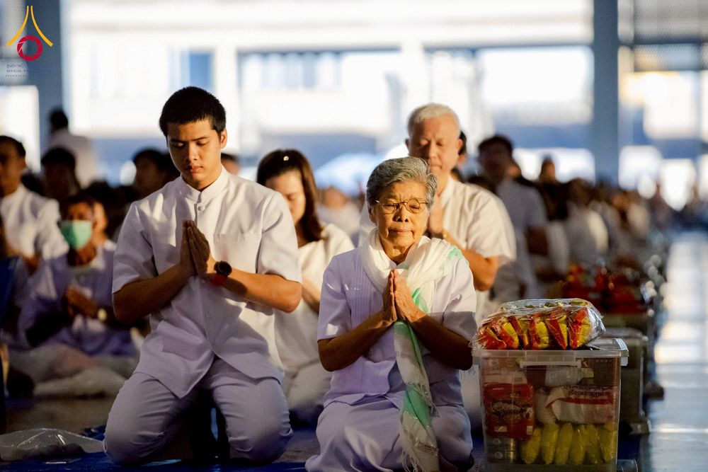 ภาพ No.276991:วันอาทิตย์ที่ 7 ธันวาคม พ.ศ. 2568 พิธีตักบาตรอาทิตย์ต้นเดือน ณ บ้านแก้วเรือนทองคุณยายฯ วัดพระธรรมกาย