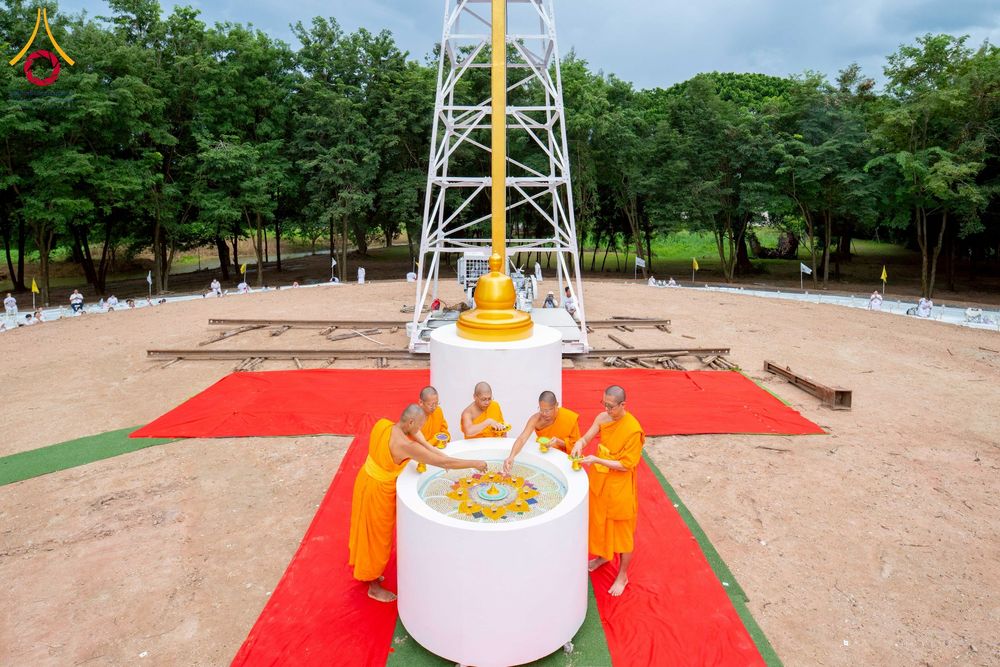 ภาพ No.261881:วันที่ 14 ตุลาคม พ.ศ. 2568 พิธีกลั่นแผ่นดิน โปรยทรายตอกเสาเข็มมหามงคลต้นแรก  สร้างองค์พระเจดีย์และจุดประทีปถวายเป็นพุทธบูชา ณ ศูนย์ปฏิบัติธรรมชัยนาท ต.ธรรมามูล อ.ชัยนาท จ.ชัยนาท