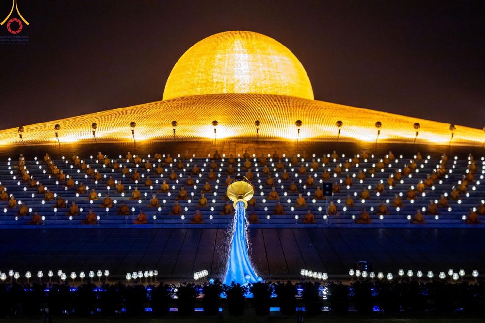 ภาพ No.279231:พิธีจุดวิสาขประทีป พิธีเวียนประทักษิณ ในวันวิสาขบูชา พุธที่ 22 พฤษภาคม พ.ศ. 2567 ( วันพระขึ้น 15 ค่ำ เดือน 6 ) ณ ลานธรรม พระมหาธรรมกายเจดีย์ วัดพระธรรมกาย จ.ปทุมธานี