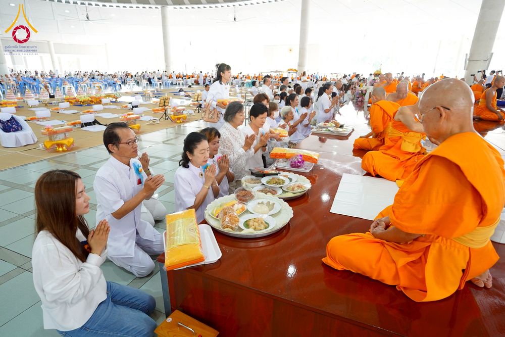 ภาพ No.276455:วันศุกร์ที่ 5 ธันวาคม พ.ศ. 2568 (วันพระ ขึ้น 15 ค่ำ เดือน 1) พิธีบุพเปตพลี ครั้งที่ 175 ร่วมอุทิศบุญแด่หมู่ญาติที่ล่วงลับไปแล้ว และสืบทอดอายุพระพุทธศาสนา ณ หอฉันคุณยายอาจารย์ฯ วัดพระธรรมกาย