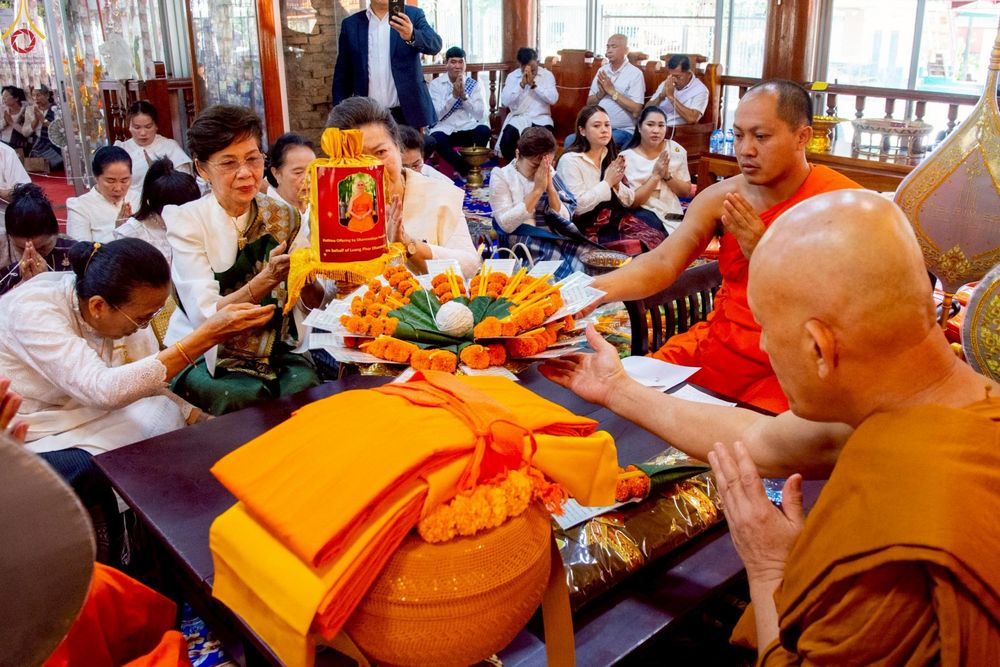 ภาพ No.271741:วันอาทิตย์ที่ 26 ตุลาคม พ.ศ. 2568 กฐินสมทบวัดต่างประเทศ โดยคณะศิษยานุศิษย์ บูชาธรรม 81 ปี  หลวงพ่อธัมมชโย ณ วัดสีอัมพอน นครเวียงจันทน์ สปป.ลาว