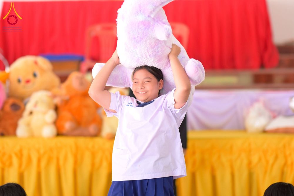 ภาพ No.274858:วันที่ 28 พฤศจิกายน พ.ศ. 2568 รวมพลังเด็กดี V-Star ผู้นำฟื้นฟูศีลธรรมโลก ประจำปี 2568 จังหวัดอุบลราชธานี ณ วัดป่าอุบลแก้ว อ.วารินชำราบ จ.อุบลราชธานี