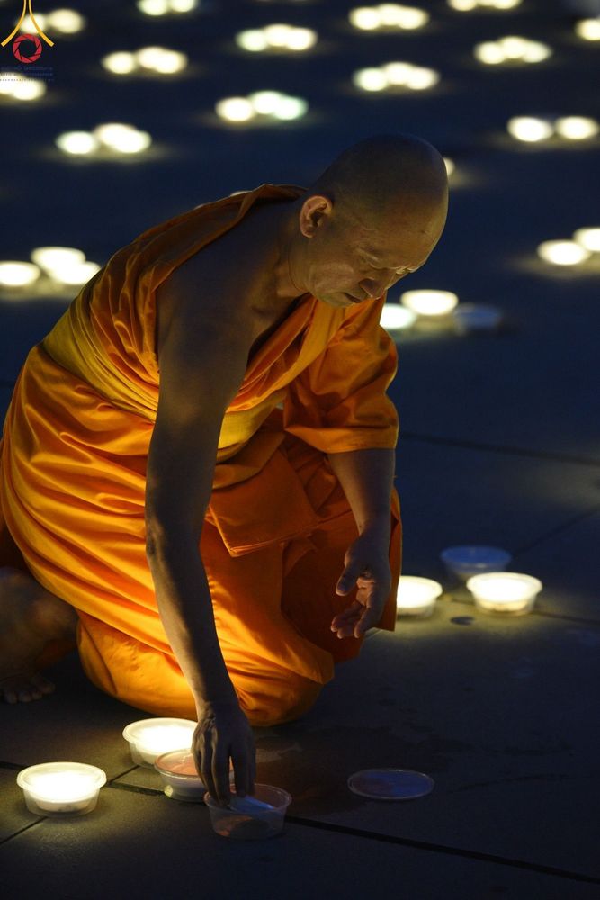 ภาพ No.154808:พิธีจุดประทีป, พิธีฉลองชัยสวดมนต์บทธัมมจักกัปปวัตนสูตร ณ มหารัตนวิหารคด วัดพระธรรมกาย วันอังคารที่ 17 กันยายน พ.ศ. 2567