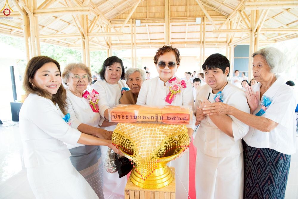 ภาพ No.263187:วันที่ 18 ตุลาคม พ.ศ. 2568 พิธีทอดกฐินสามัคคีเพื่อซื้อที่ดิน  สร้างอาคารครัวและโรงอาหาร  ห้องน้ำพร้อมโรงซักตากชาย-หญิง  และพิธีทอดกฐินสามัคคีทั่วไทย 30,000 วัด  ศูนย์ปฏิบัติธรรมนานาชาติทุ่งแสงธรรม  (Moonastery Meditation Center) ต.แสงอรุณ อ.ทับสะแก จ.ประ