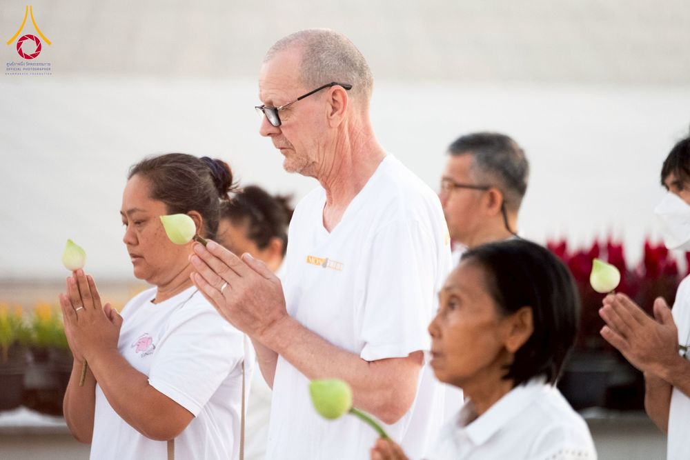 ภาพ No.276606:วันเสาร์ที่ 6 ธันวาคม  พ.ศ. 2568 พิธีเวียนประทักษิณและพิธีวันทาเจดีย์ โครงการอุปสมบทบูชาธรรมมหาปูชนียาจารย์ ประจำปี พ.ศ.2568 โครงการบวชพระนานาชาติ AEC และ WAB รุ่น CEO (นักบริหาร) รุ่นที่ 5 ณ มหาธรรมกายเจดีย์ วัดพระธรรมกาย