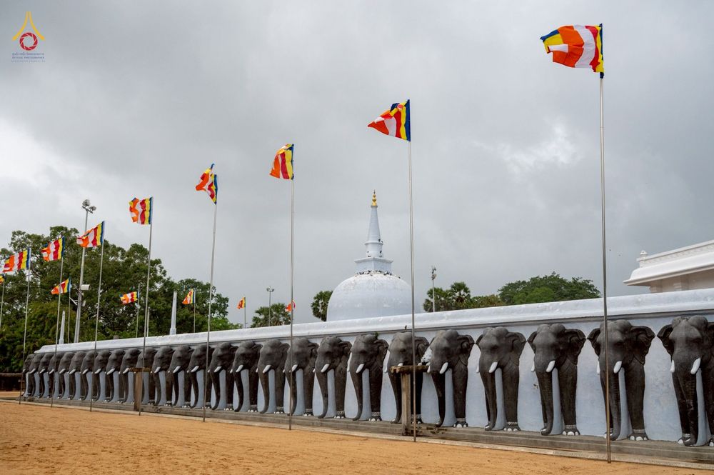 ภาพ No.264474:วันที่ 23 ตุลาคม พ.ศ. 2568 พิธีทอดกฐินสมทบ วัดกัลยาณมิตรต่างประเทศ  บูชาธรรม 81 ปี หลวงพ่อธัมมชโย  ณ วัดศรีอโรคา รามายา , วัดศรีธรรมราชา , วัดเปรดีปะกันเด วิหารายา ในเมืองมาตะเล ประเทศศรีลังกา 