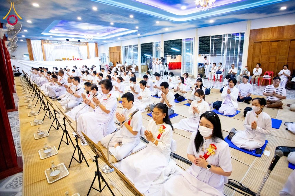 ภาพ No.196354:พิธีถวายภัตตาหารเป็นสังฆทาน แด่พระธรรมยาตรา ณ วัดโบสถ์(บน) ตำบลบางคูเวียง อำเภอบางกรวย จังหวัดนนทบุรี ในโครงการธรรมยาตรา กตัญญูบูชา มหาปูชนียาจารย์ พระมงคลเทพมุนี(สด จนฺทสโร) พระผู้ปราบมาร อนุสรณ์สถาน 7 แห่ง ปีที่ 13 วันที่ 17 มกราคม พ.ศ. 2568