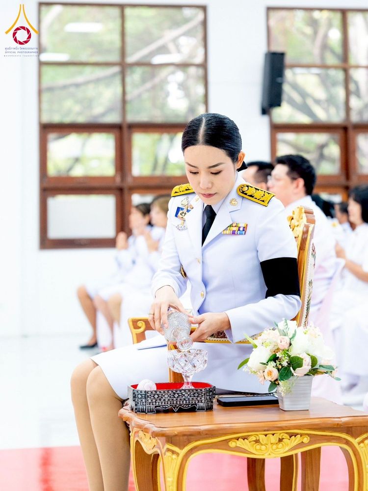 ภาพ No.276012:วันที่ 5 ธันวาคม พ.ศ. 2568 พสกนิกรอำเภอคลองหลวง พร้อมใจบำเพ็ญกุศลอุทิศถวาย “ในหลวงรัชกาลที่ 9” น้อมรำลึกในพระมหากรุณาธิคุณ เนื่องในวันคล้ายวันพระบรมราชสมภพ วันชาติ และวันพ่อแห่งชาติ ณ อาคารปลูกศรัทธา 2 วัดพระธรรมกาย อำเภอคลองหลวง จังหวัดปทุมธานี