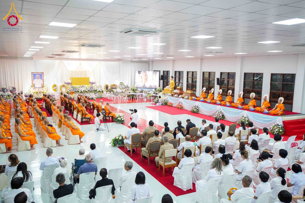 ภาพ No.315511:วันพุธที่ 25 มีนาคม พ.ศ. 2569 พิธีบำเพ็ญกุศล คุณพ่อณรงค์ จินตมากุล  สิริอายุ 99 ปี 11 เดือน โยมบิดา พระครูปลัดรัตนวีรวัฒน์ (รังสฤษดิ์ อิทฺธิจินตโก) ที่ปรึกษาเจ้าคณะจังหวัดปทุมธานี เจ้าอาวาสวัดพระธรรมกาย  ณ ห้องปลูกศรัทธา 2 วัดพระธรรมกาย ปทุมธานี