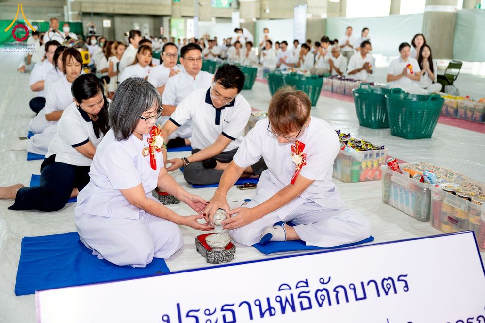 ภาพ No.229422:วันเสาร์ที่ 21 มิถุนายน พ.ศ. 2568 พิธีตักบาตรโครงการอุปสมบทหมู่ธรรมทายาท ระดับอุดมศึกษา รุ่นที่ 52 ภาคฤดูฝน ณ มหาวิหารคด คอร์ 9 วัดพระธรรมกาย