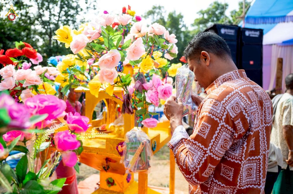 ภาพ No.257503:วันที่ 17 ตุลาคม พ.ศ. 2568 พิธีทอดกฐินสมทบวัดกัลยาณมิตรต่างประเทศ  บูชาธรรม 81 ปี หลวงพ่อธัมมชโย ณ ศูนย์ปฏิบัติธรรมไมตรีปูร์ เมืองคาร์การชารี ประเทศบังกลาเทศ 