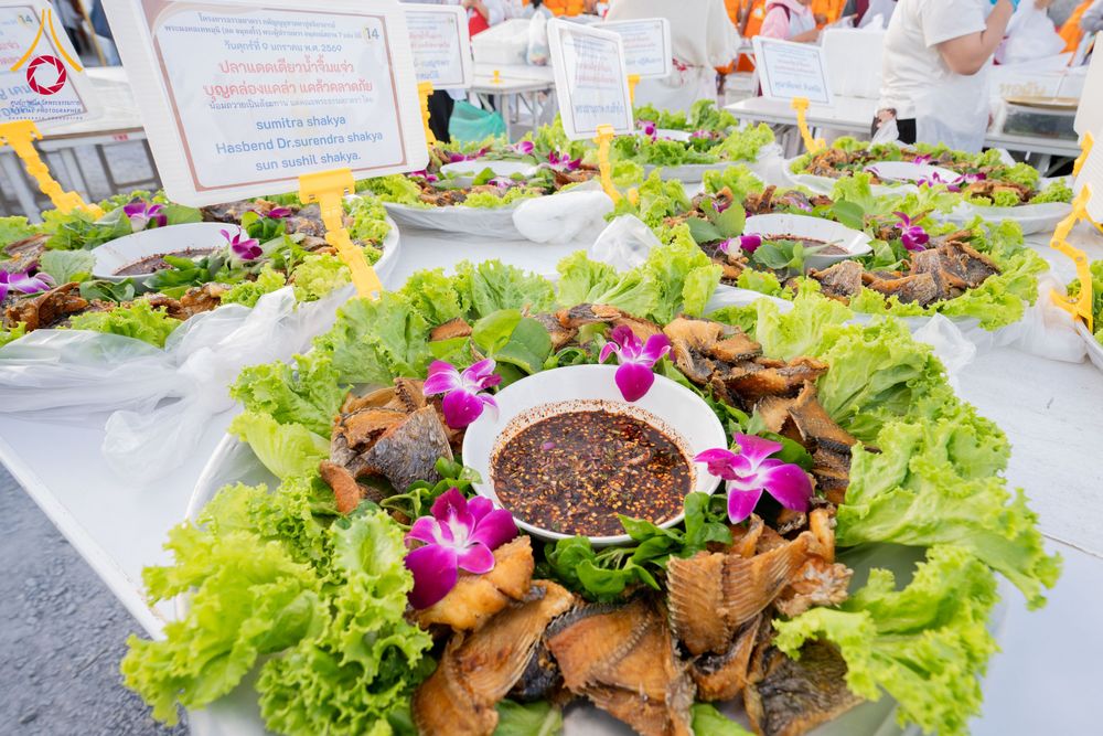 ภาพ No.290895:วันที่ 9 มกราคม พ.ศ. 2569 พิธีถวายภัตตาหารเป็นสังฆทาน แด่พระธรรมยาตรา ณ อนุสรณ์สถานคลองบางนางแท่น อ.สามพราน จ.นครปฐม ในโครงการธรรมยาตรา กตัญญูบูชา มหาปูชนียาจารย์ พระมงคลเทพมุนี(สด จนฺทสโร) พระผู้ปราบมาร อนุสรณ์สถาน 7 แห่ง ปีที่ 14