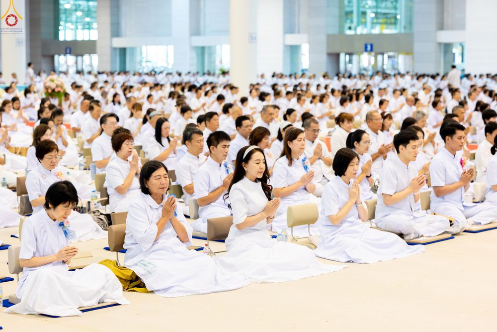 ภาพ No.345550:วันพฤหัสบดีที่ 27 สิงหาคม พ.ศ.2569 พิธีภาคสาย ปฏิบัติธรรมร่วมกัน เนื่องในวันธรรมชัย ณ สภาธรรมกายสากล วัดพระธรรมกาย