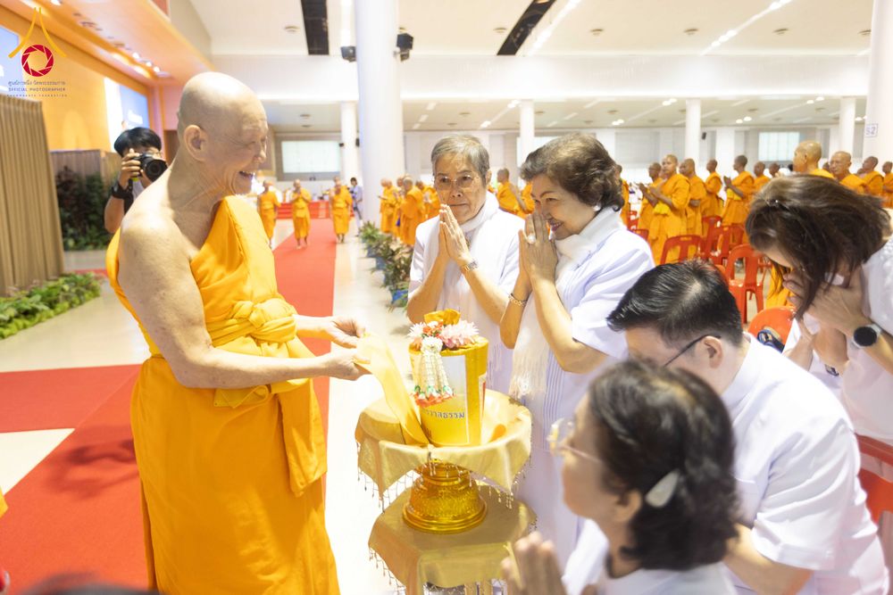 ภาพ No.308399:วันที่ 1  กุมภาพันธ์ พ.ศ. 2569 พิธีบูชาข้าวพระอาทิตย์ต้นเดือน ณ สภาธรรมกายสากล วัดพระธรรมกาย