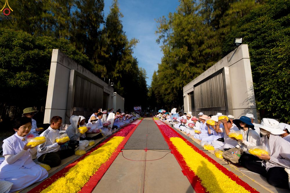 ภาพ No.287486:วันที่ 3 มกราคม พ.ศ. 2569 พิธีต้อนรับพระธรรมยาตรา ในโครงการธรรมยาตรา กตัญญูบูชา มหาปูชนียาจารย์ พระมงคลเทพมุนี(สด จนฺทสโร) พระผู้ปราบมาร อนุสรณ์สถาน 7 แห่ง ปีที่ 14 ณ อนุสรณ์สถานมหาวิหารพระมงคลเทพมุนี (โลตัสแลนด์) อ.สองพี่น้อง จ.สุพรรณบุรี