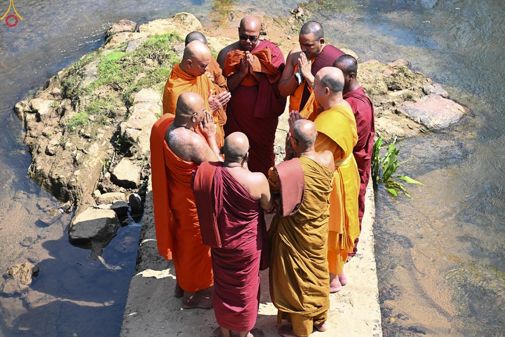 ภาพ No.278844:วันที่ 1 พฤศจิกายน  2568  กฐินสมทบวัดต่างประเทศ โดยคณะศิษยานุศิษย์ บูชาธรรม 81 ปี หลวงพ่อธัมมชโย ณ วัดธรรมรักษิตาราม ประเทศศรีลังกา