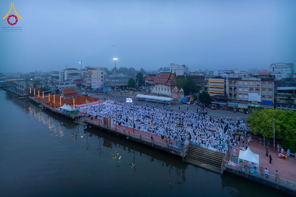 ภาพ No.284632:วันอาทิตย์ที่ 14 ธันวาคม พ.ศ.2568  พิธีทำบุญเมืองสุราษฎร์ธานี 110ปี และพิธีตักบาตรพระสงฆ์ 1,110 รูป  ณ บริเวณริมน้ำวัดกลาง (เก่า) ถนนบ้านดอน ตำบลตลาดใหม่ อำเภอเมือง จังหวัดสุราษฎร์ธานี