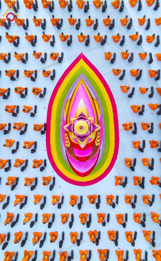 ภาพ No.294603:วันอาทิตย์ที่ 14 ธันวาคม พ.ศ.2568 พระธรรมยาตราปฏิบัติธรรมและถ่ายภาพหมู่ประวัติศาสตร์ ณ วัดสองพี่น้อง ต.ต้นตาล อ.สองพี่น้อง จ.สุพรรณบุรี ในโครงการธรรมยาตรา กตัญญูบูชา มหาปูชนียาจารย์ พระมงคลเทพมุนี(สด จนฺทสโร) พระผู้ปราบมาร อนุสรณ์สถาน 7 แห่ง ปีที่ 14