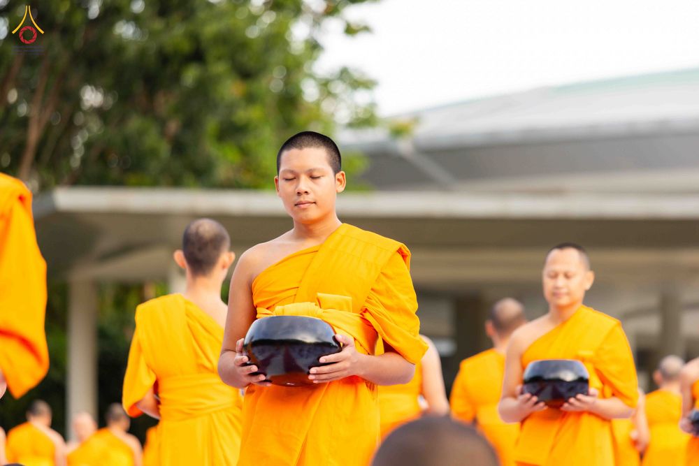 ภาพ No.341008:วันที่ 26 กรกฎาคม พ.ศ. 2569 โครงการพัฒนาคุณธรรม จริยธรรม สำหรับนักเรียนนายสิบตำรวจ (นสต.) รุ่นที่ 17 ศูนย์ฝึกอบรมตำรวจภูธรภาค 1 ได้จัดกิจกรรม ตักบาตรเพื่อน้อมอุทิศถวายเพื่อเป็นพระราชกุศลฯ  และปฏิบัติธรรม ติวธรรมมะ ณ ศูนย์ปฏิบัติธรรมเวิล์ดพีช วัลเล่ย์ (Wo