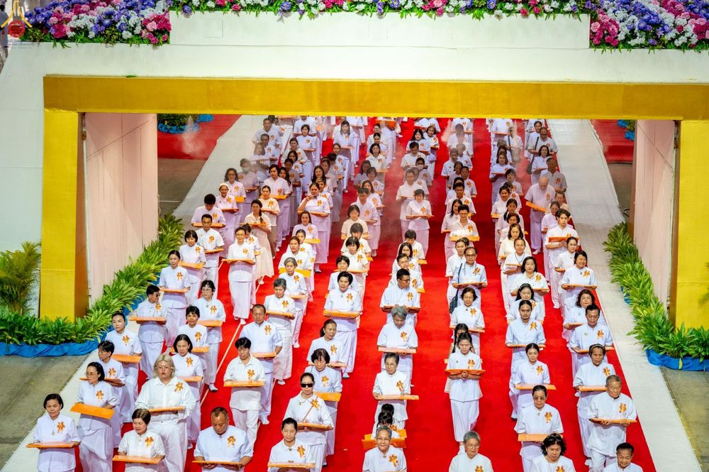 ภาพ No.251676:วันที่ 10 ตุลาคม พ.ศ. 2568 พิธีทอดผ้าป่าสมทบกฐินวัดพระธรรมกาย และสมทบกฐิน 30,000 กว่าวัดทั่วประเทศ ครั้งที่ 3 ณ สภาธรรมกายสากล วัดพระธรรมกาย