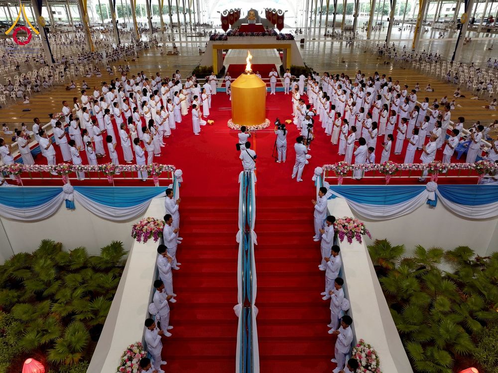 ภาพ No.261324:วันอาทิตย์ที่ 5 ตุลาคม พ.ศ. 2568 พิธีจุดเทียนใจ ไฟนิรันด์ อนันตชัย ณ สภาธรรมกายสากล วัดพระธรรมกาย