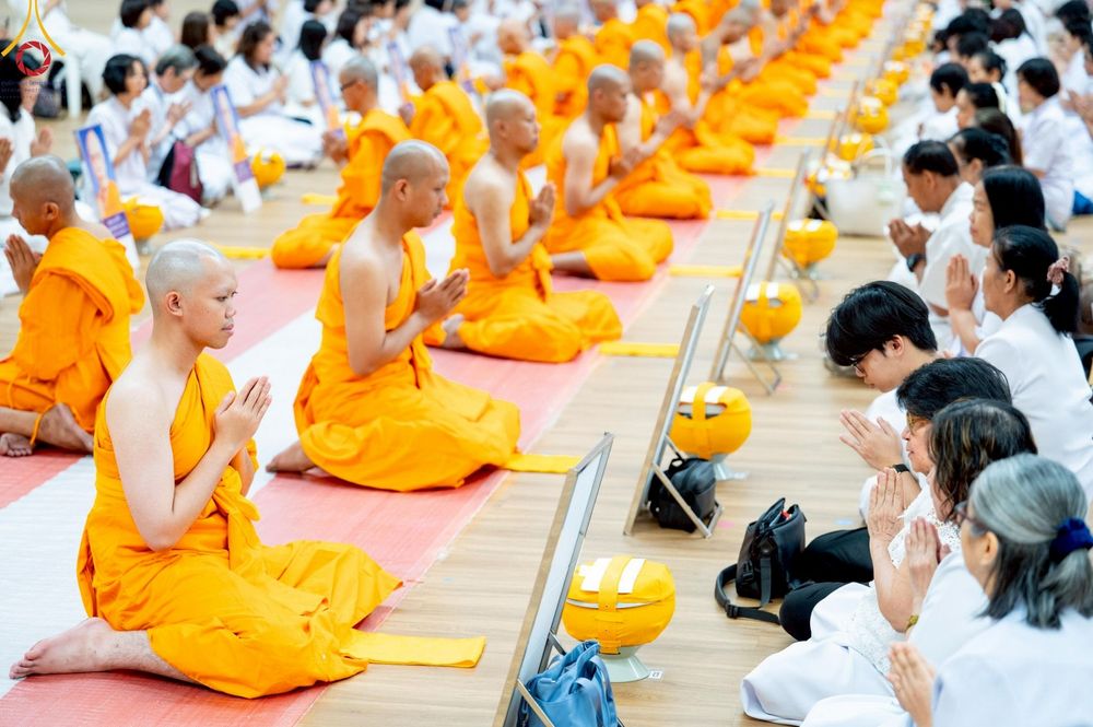 ภาพ No.217310:วันเสาร์ที่ 12 เมษายน พ.ศ. 2568 พิธีบรรพชา พิธีขอศีลและขอนิสสัย พิธีมอบบาตร ในโครงการอุปสมบทหมู่ บูชาธรรมหลวงพ่อธัมมชโย, โครงการธรรมทายาท ระดับอุดมศึกษา รุ่นที่ 52 ,  โครงการบวชพระนานาชาติ AEC & WAB CEO รุ่นที่ 4 ณ วัดพระธรรมกาย