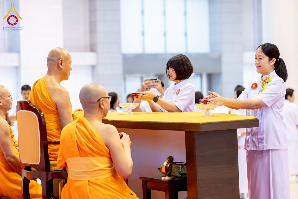 ภาพ No.264412:วันอาทิตย์ที่ 2 พฤศจิกายน พ.ศ. 2568 พิธีบูชาข้าวพระ ณ สภาธรรมกายสากล วัดพระธรรมกาย