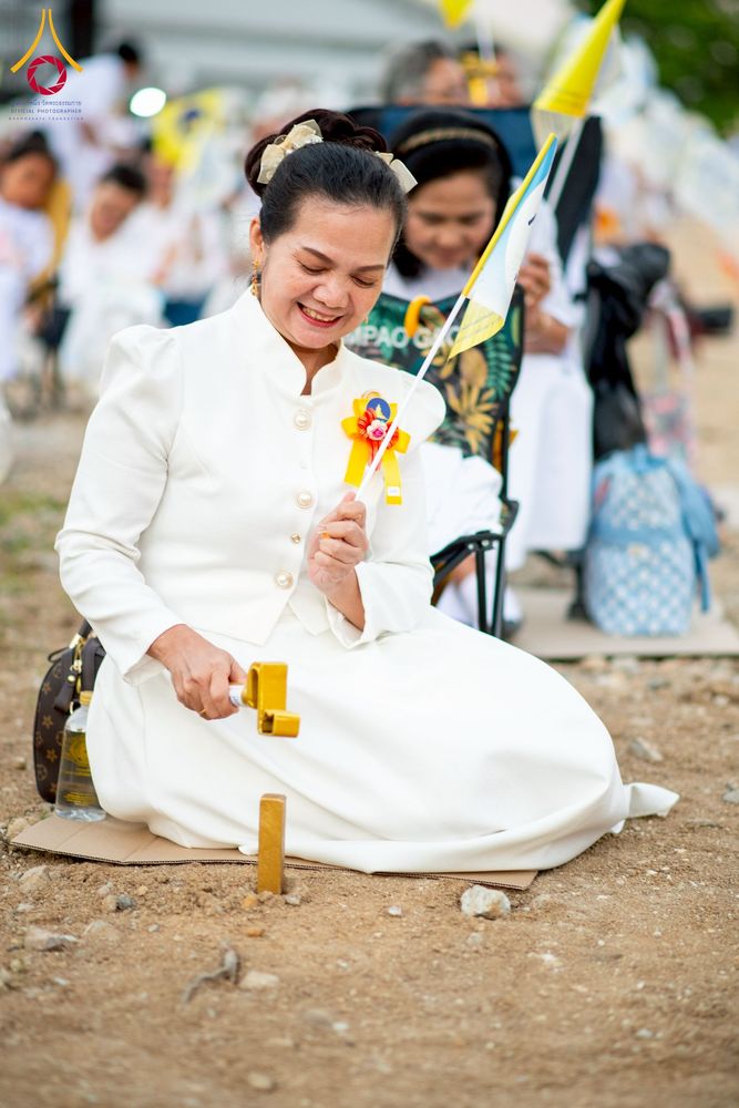 ภาพ No.275203:วันอาทิตย์ที่ 30 พฤศจิกายน พ.ศ. 2568 พิธีตอกเสาเข็ม "สร้างองค์พระเจดีย์เพื่อสร้างสันติภาพโลก" ต้นสุดท้าย ณ ศูนย์ปฏิบัติธรรมระยอง (บ้านช่องลม)