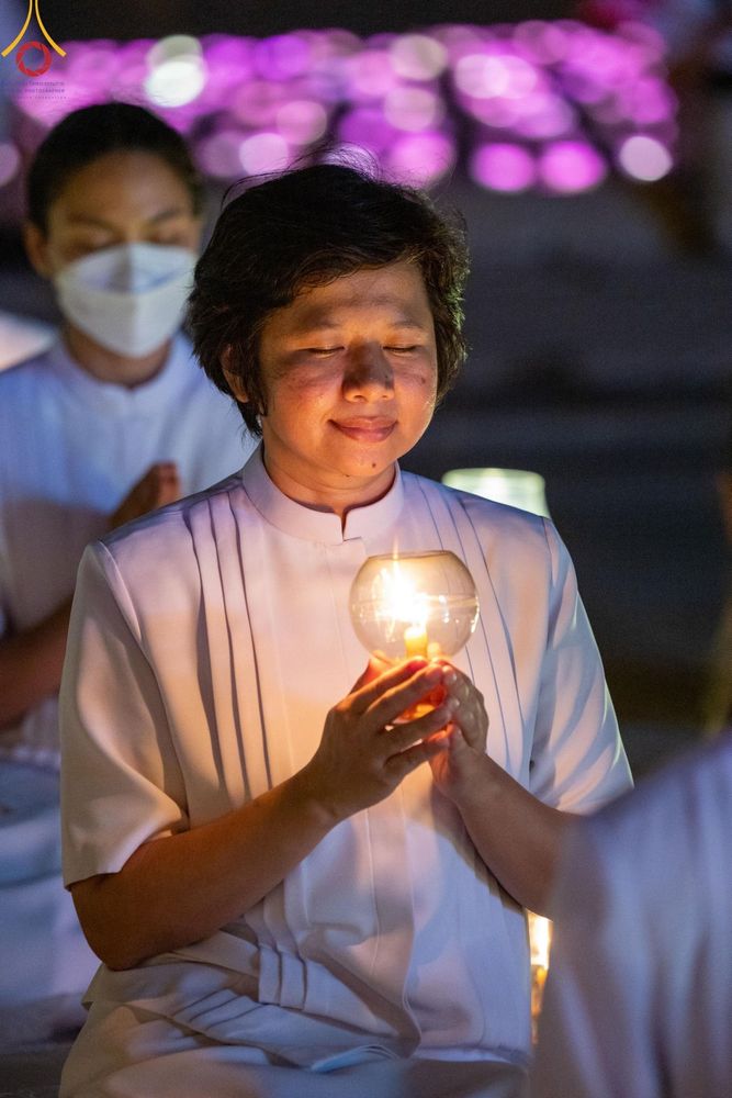 ภาพ No.279350:พิธีจุดวิสาขประทีป พิธีเวียนประทักษิณ ในวันวิสาขบูชา พุธที่ 22 พฤษภาคม พ.ศ. 2567 ( วันพระขึ้น 15 ค่ำ เดือน 6 ) ณ ลานธรรม พระมหาธรรมกายเจดีย์ วัดพระธรรมกาย จ.ปทุมธานี