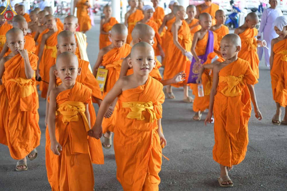 ภาพ No.147171:พิธีมุทิตาสักการะพระภิกษุ ผู้สอบได้เปรียญธรรม 9 ประโยคระดับโลกปีที่ 36, พิธีมอบโล่เกียรติยศและทุนการศึกษา สำนักเรียนบาลีดีเด่นทั่วประเทศ, พิธีถวายมหาสังฆทานคณะสงฆ์ 2,000 กว่าวัด ทั่วประเทศ ปีที่ 24, พิธีถวายไทยธรรมคณะสงฆ์ 323 วัด 4 จังหวัดชายแดนภาคใต้