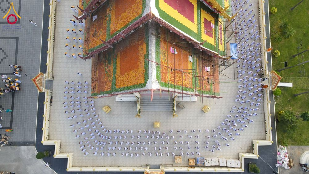 ภาพ No.278606:วันอาทิตย์ที่ 14 ธันวาคม พ.ศ.2568  พิธีเวียนประทักษิณ พิธีวันทาสีมาพระประธาน โครงการบวชบูชาธรรมมหาปูชนียาจารย์ ของศูนย์ปฏิบัติธรรมบุรีรัมย์ ณ วัดกลาง พระอารามหลวง จังหวัดบุรีรัมย์