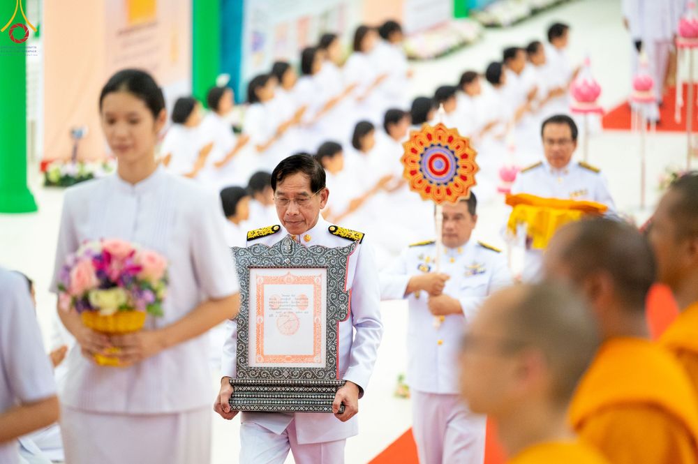 ภาพ No.78564:พิธีต้อนรับสัญญาบัตร พัดยศ ผ้าไตรและถวายมุทิตาสักการะฯ พระครูสิทธิรัตนวิเทศ และ พระครูวิเทศสันติคุณ วันอังคารที่ 28 มีนาคม พ.ศ. 2566 ณ อุโบสถวัดพระธรรมกาย